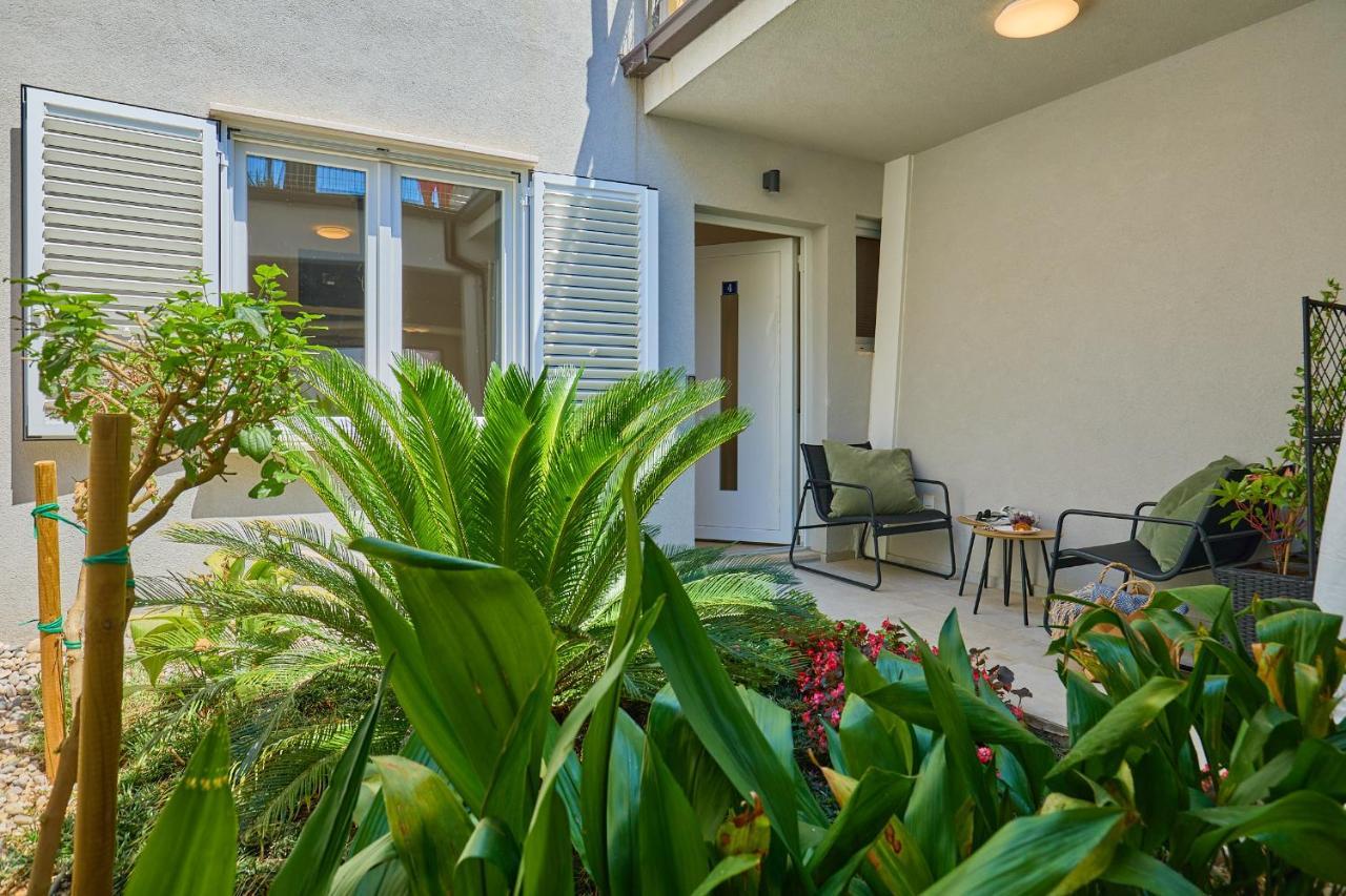 Palm Tree Apartment *