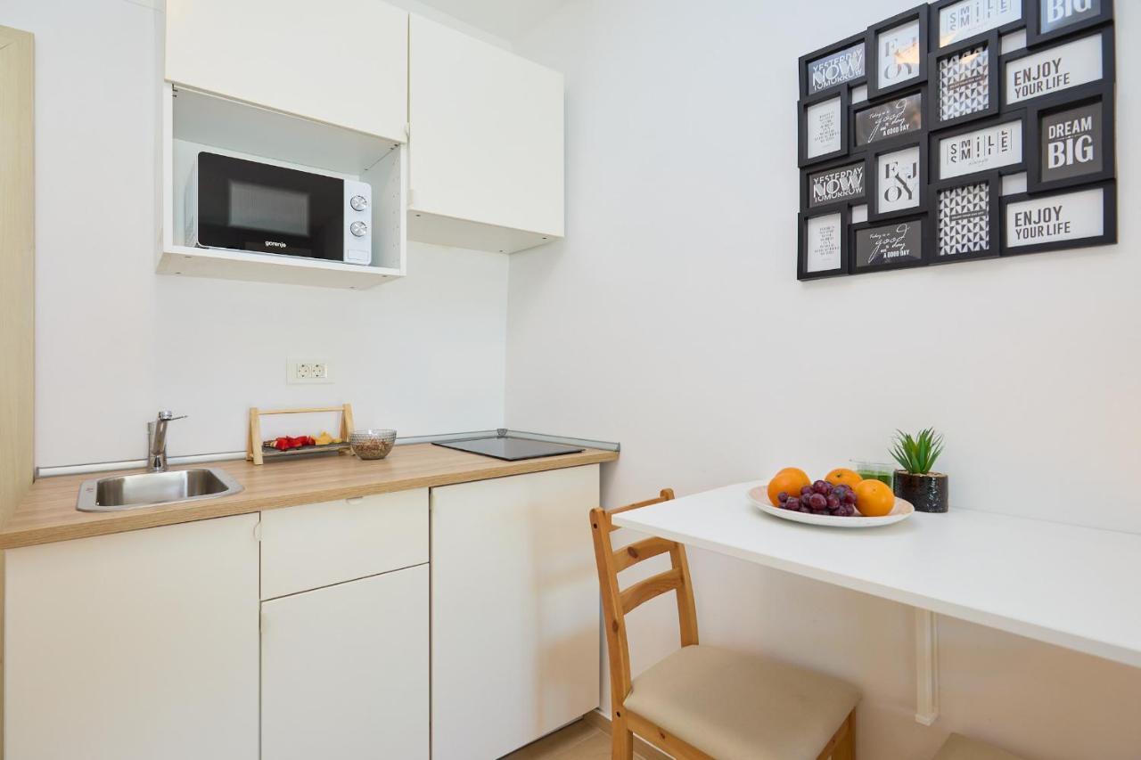 Palm Tree Apartment