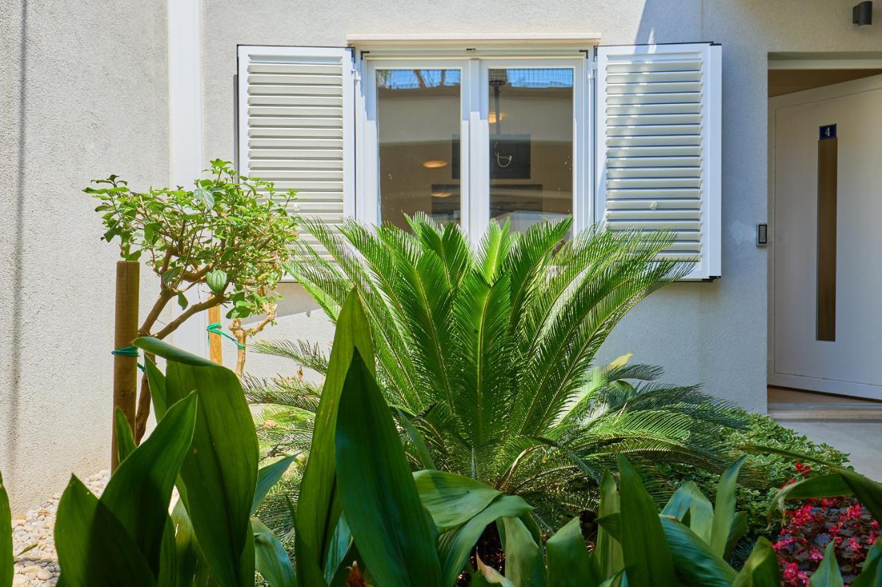 Palm Tree Apartment *